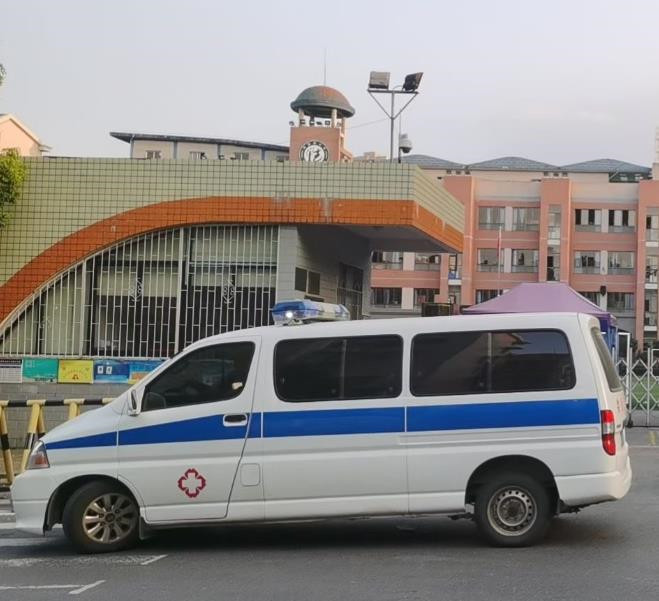 姚安救护车出租护送骨折病人一公里多少钱